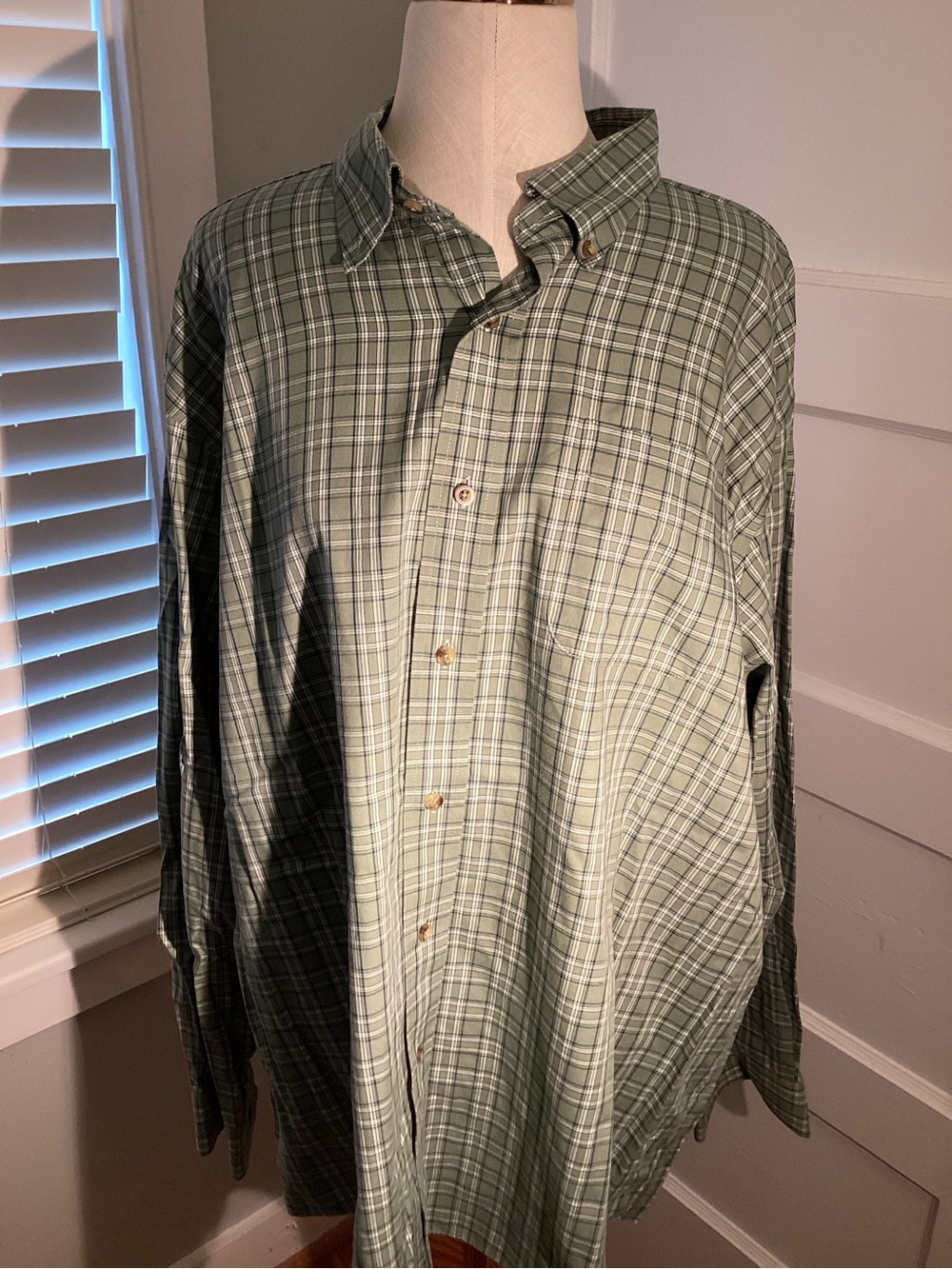 L.L. Bean NO IRON Green Plaid Button-Down Long Sleeve Shirt